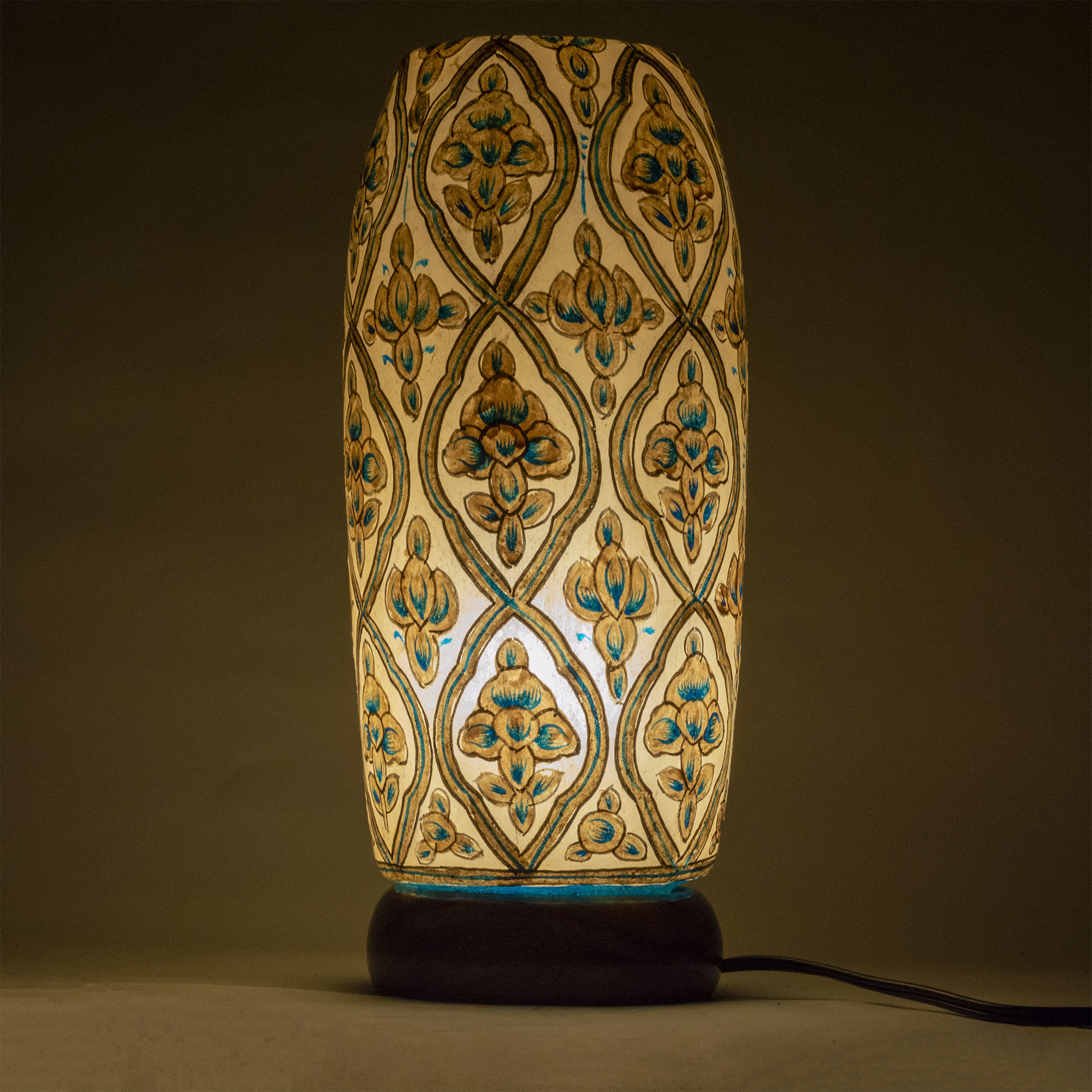 Beige Trellis Oval Lamp