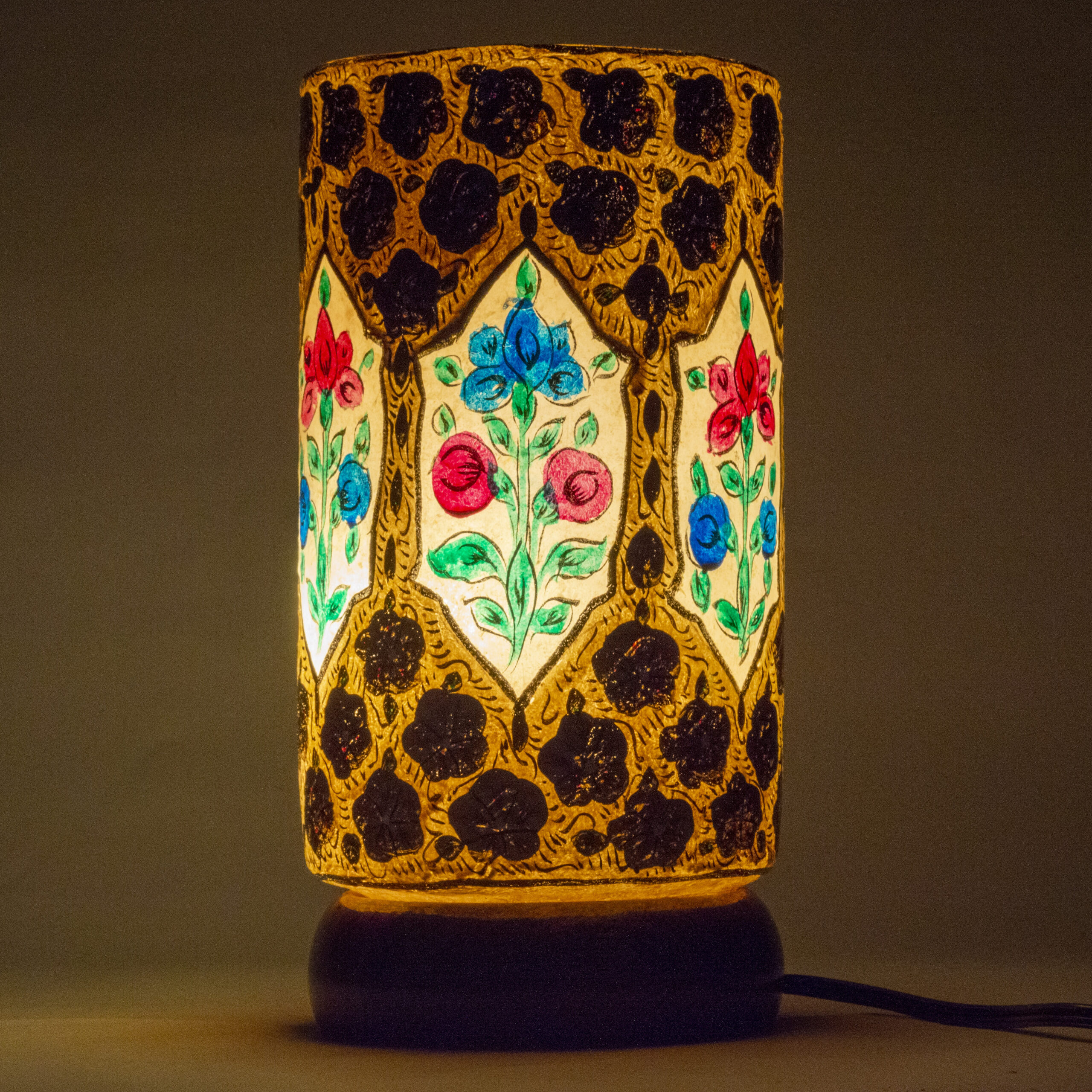 Garden Medallion Cylinder Table Lamp